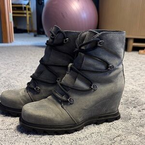 Sorel Women's Lace Up Gray Wedge Boots